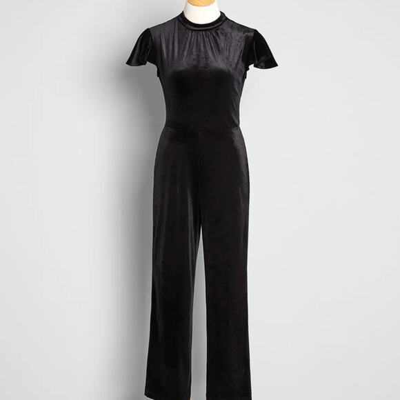 Mod Cloth Women's Shine With Me Velvet Jumpsuit XS Black Flutter Sleeve - Picture 1 of 16